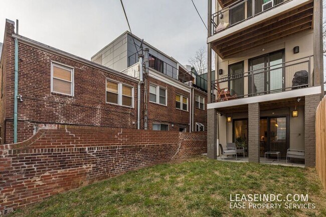 Building Photo - 1474 Belmont St NW