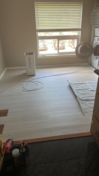 Building Photo - 423 Christopher Ave