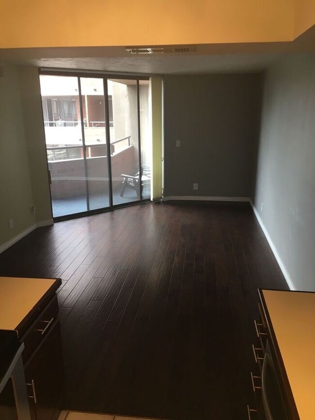 Building Photo - Modern Downtown Condo at Arlington Place