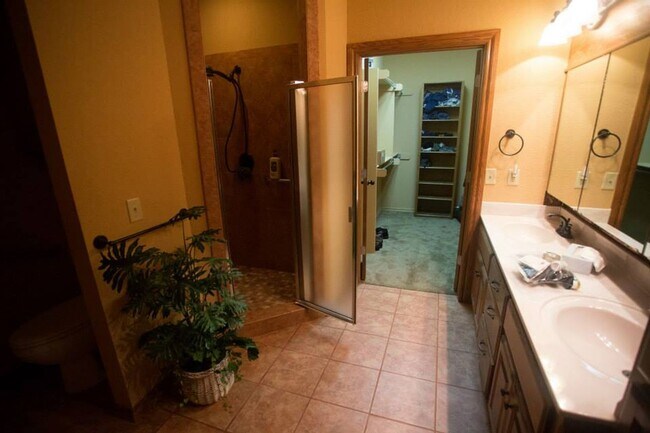 Building Photo - 3 Bed Home