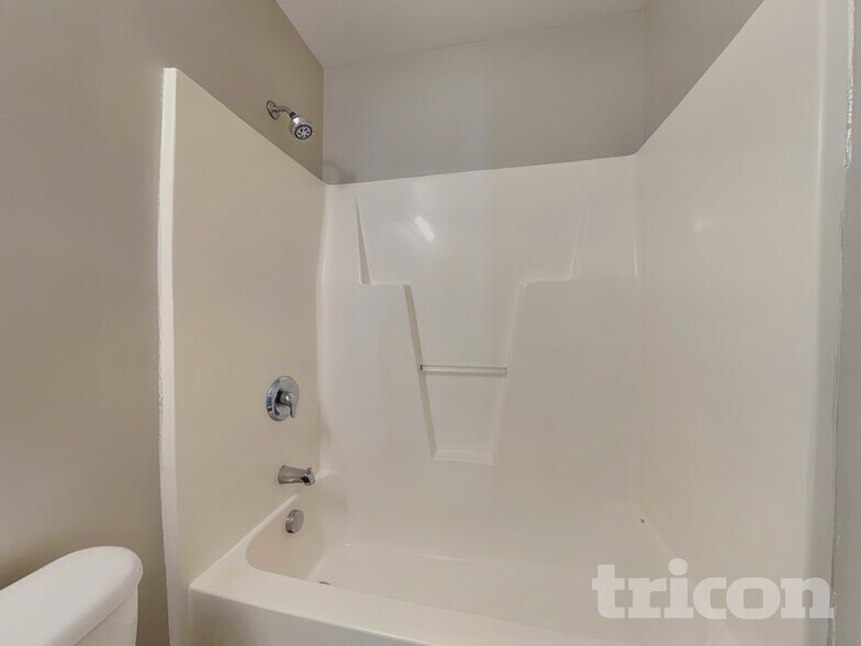 Building Photo - 2004 Blue Rock Ct