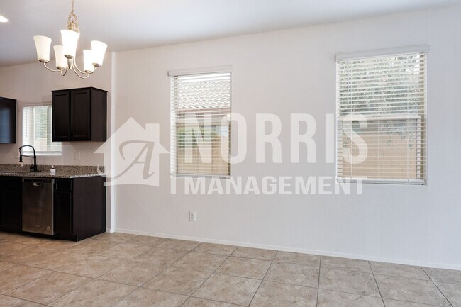 Building Photo - Beautiful Home in Mission Royale