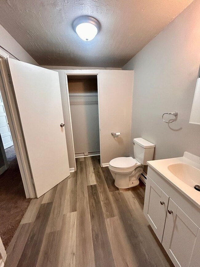 Building Photo - 539 1/2 Green St – 3 Bed, 1 Bath Home in L...