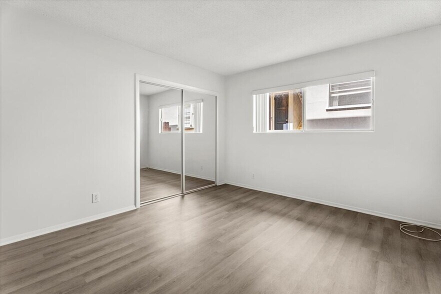 Building Photo - 1236 McClellan Dr