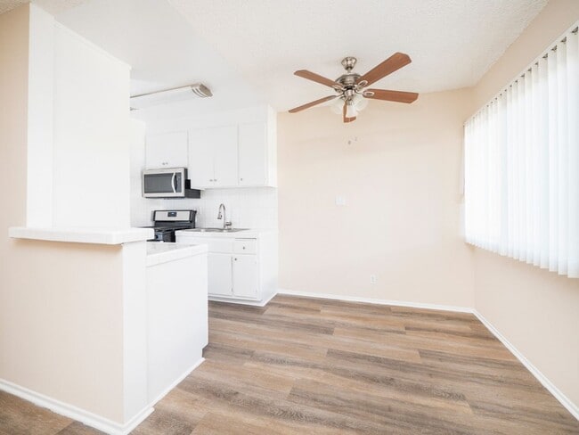 Interior Photo - 1645 N. Winona Blvd