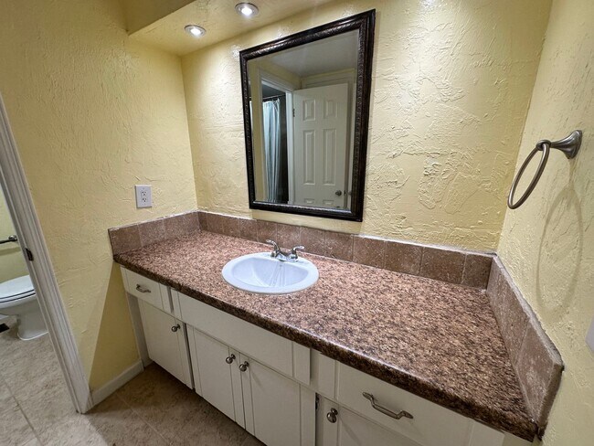 Building Photo - FOR RENT: Charming 3-Bedroom, 2-Bath Home in Yukon! - Move In Deposit-Free! (If Qualified)