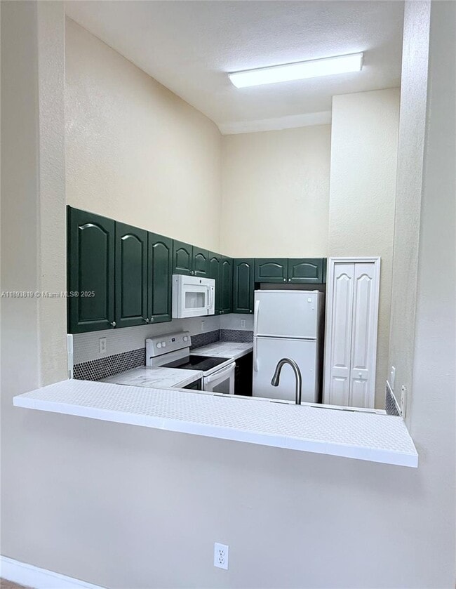 Building Photo - 1656 SE 29th Ct