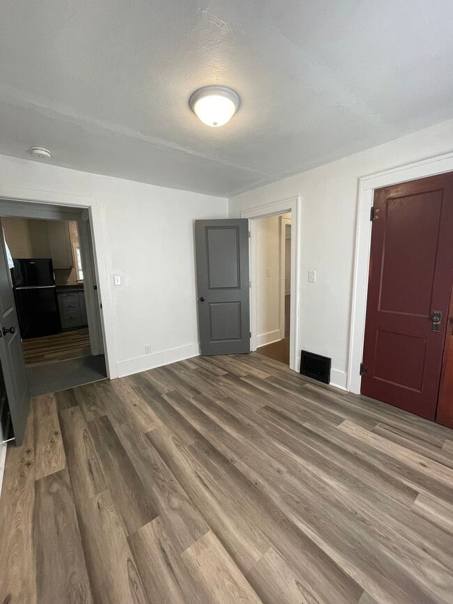 Building Photo - Three Bedroom Single Family Home Near Loeb Stadium