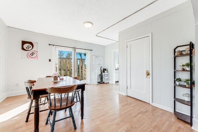 Building Photo - 135 Lorentz St