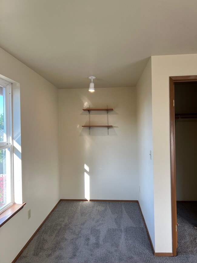 Building Photo - 720 14th Ave SE