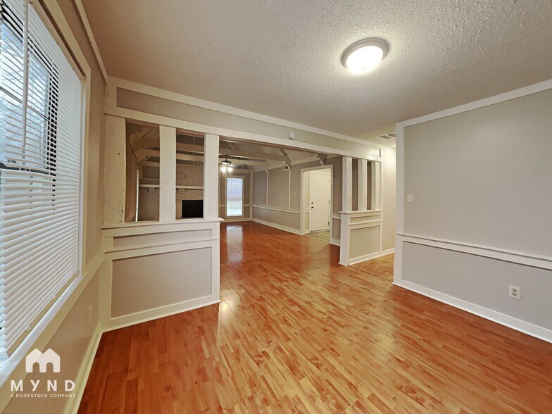 Building Photo - 464 Windridge Point