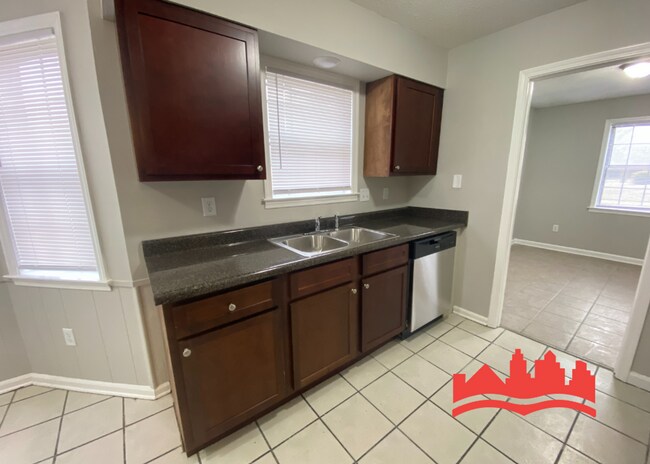 Building Photo - Welcome to 3935 Battlefield!