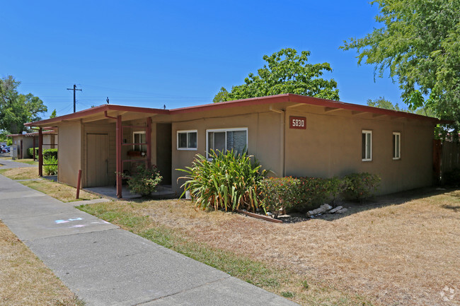 Building Photo - Woodfield Apartments