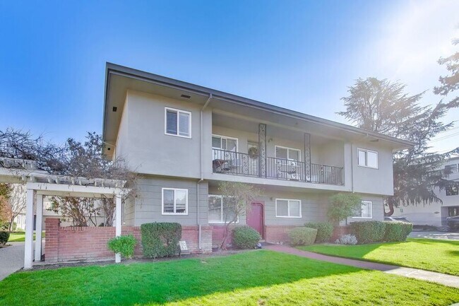 Building Photo - 1549 San Carlos Ave