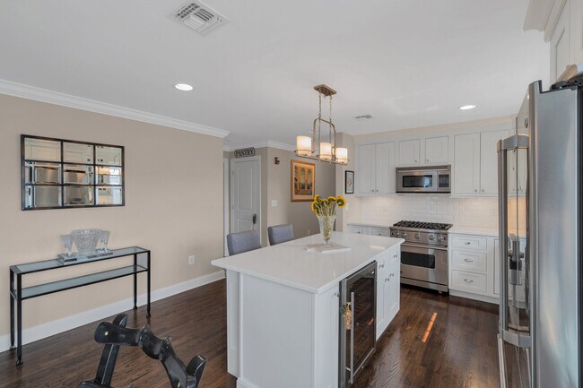 Building Photo - 308 Morris Ave