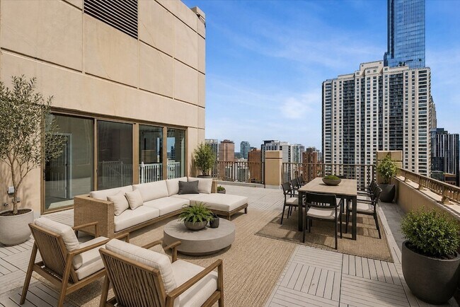 Building Photo - 635 N Dearborn St