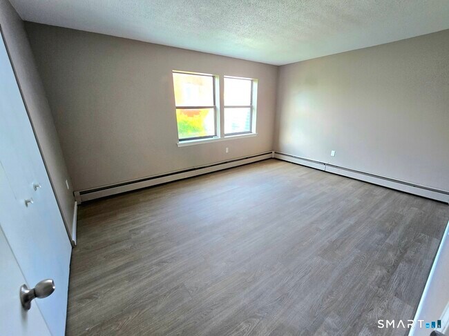 Building Photo - 272 Bellevue St