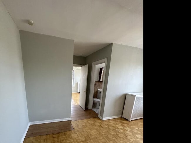 Building Photo - 2 bedroom in Chicago IL 60657