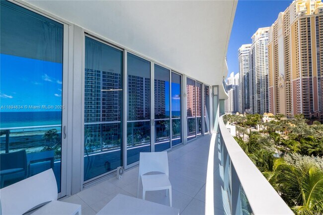 Building Photo - 17550 Collins Ave