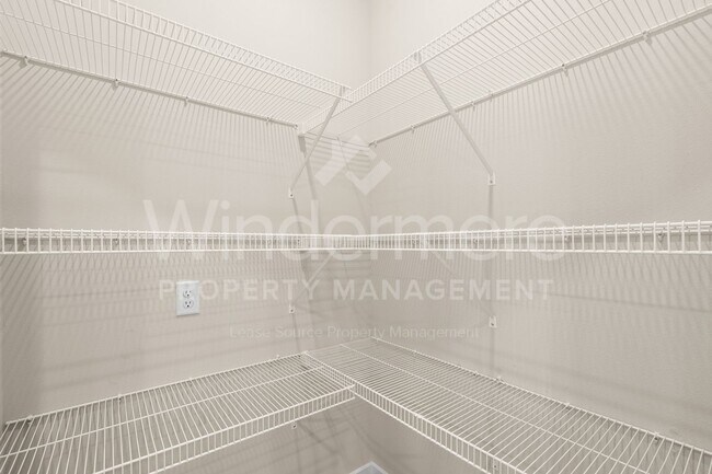 Building Photo - Welcome to this stunning 4-bedroom, 2-bathroom home located in the heart of Spokane, WA.