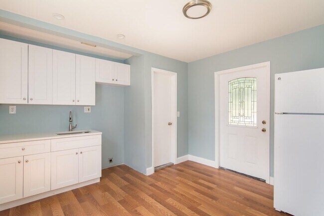 Building Photo - 815 6th St