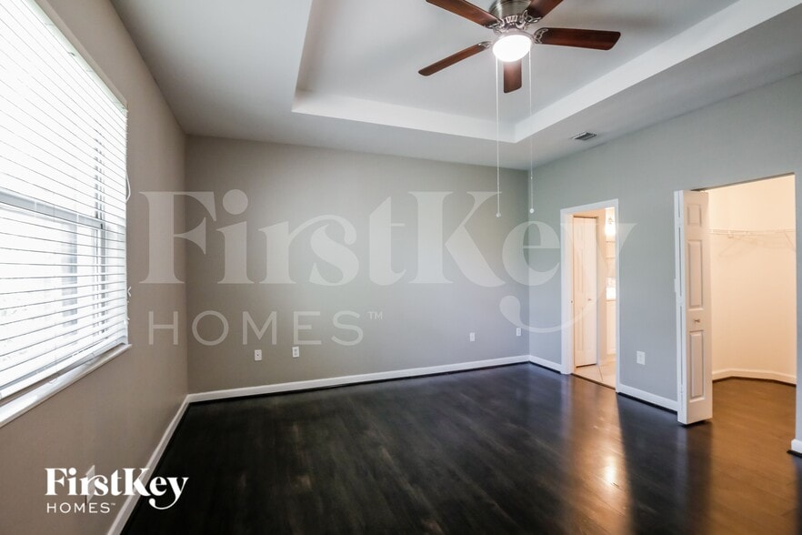 Building Photo - 300 NE 36th Avenue Rd