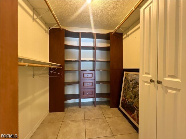 Building Photo - 4305 Island Cir
