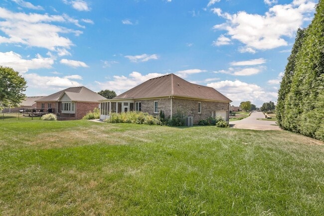 Building Photo - 4276 N Woodstock Dr