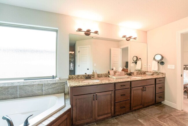 Building Photo - 967 Glass St