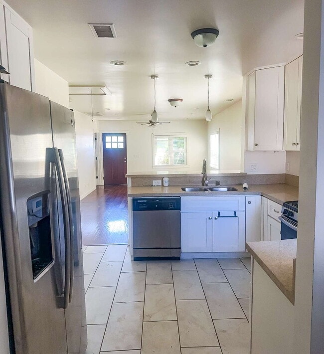 Building Photo - **LOOK NO FURTHER!!! Your New Cottage-Styl...