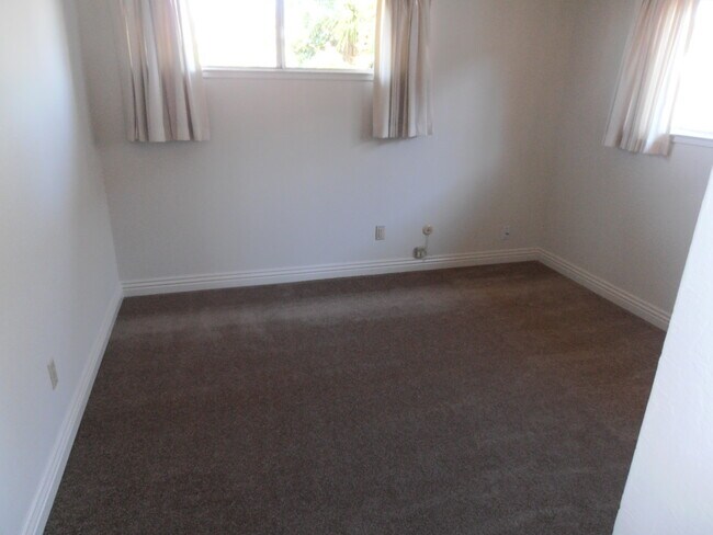 Building Photo - 3140 Neal Ave