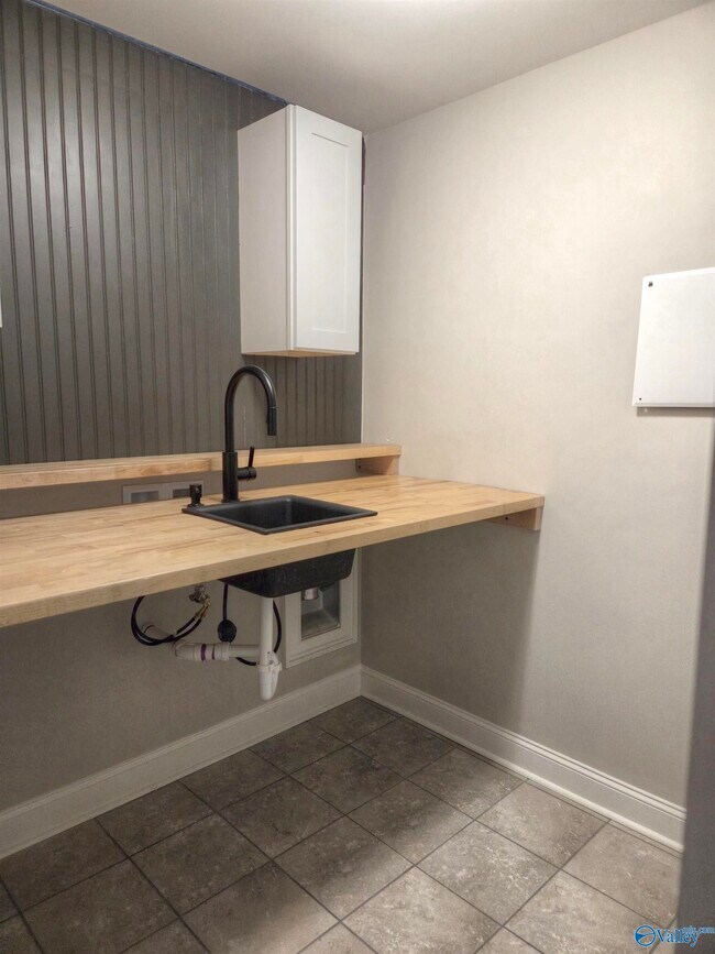 Building Photo - 223 Dustin Ln