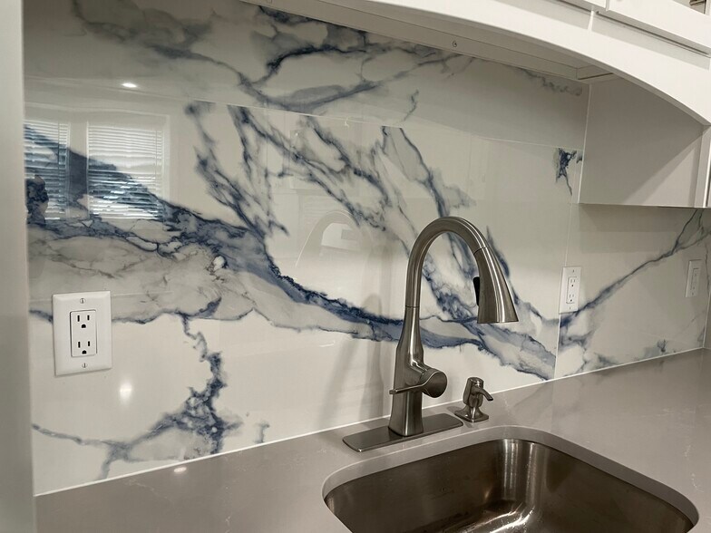 Building Photo - 72 Highview Ave