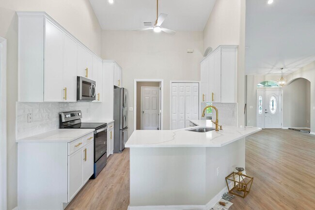 Building Photo - 24 Lakecliff Dr