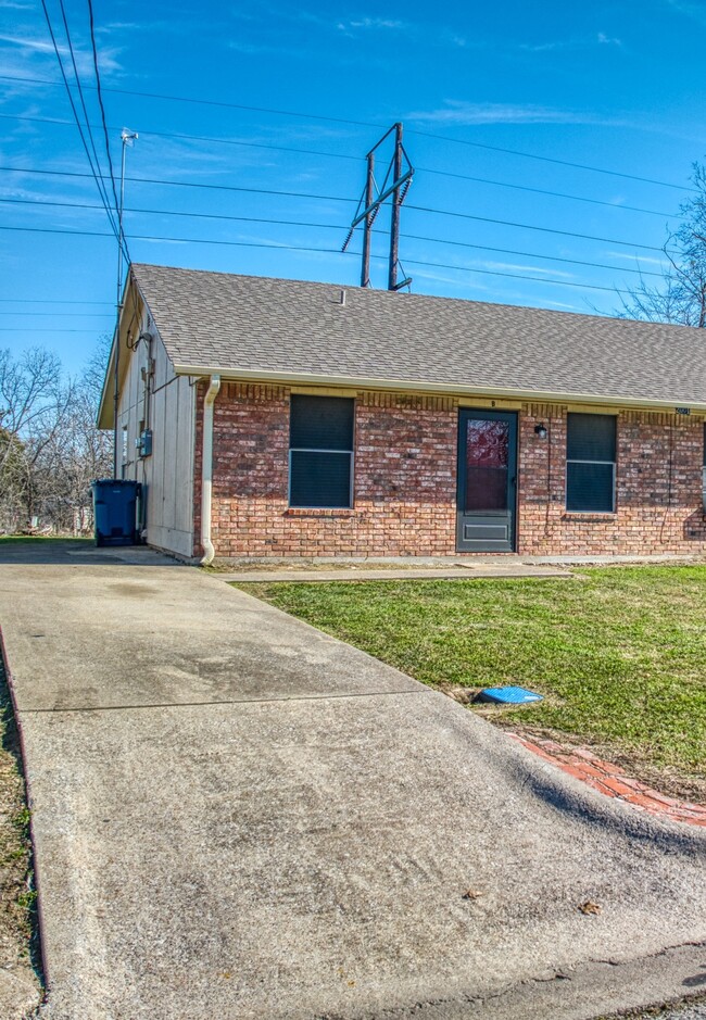 Building Photo - 2001 Interurban Blvd