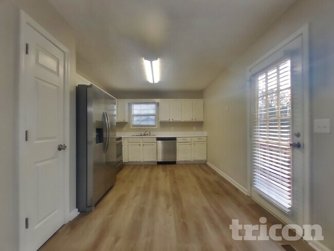 Building Photo - 217 White Pine Ln