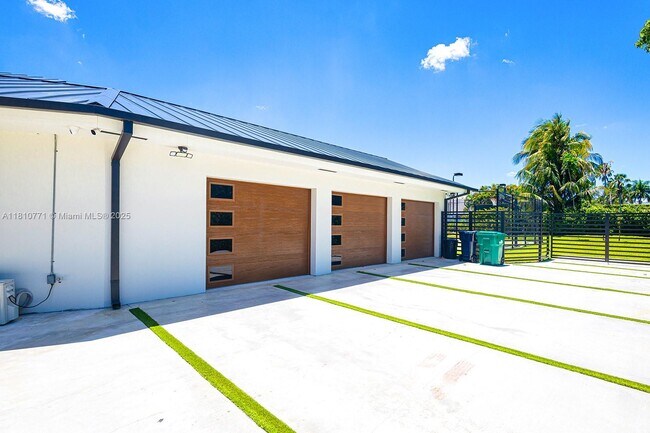 Building Photo - 10506 SW 89th Pl