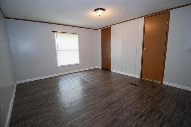 Building Photo - 400 Jefferson Dr