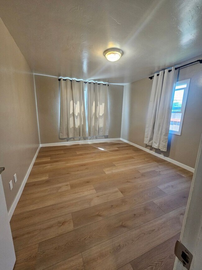 Building Photo - 7186 Central Ave