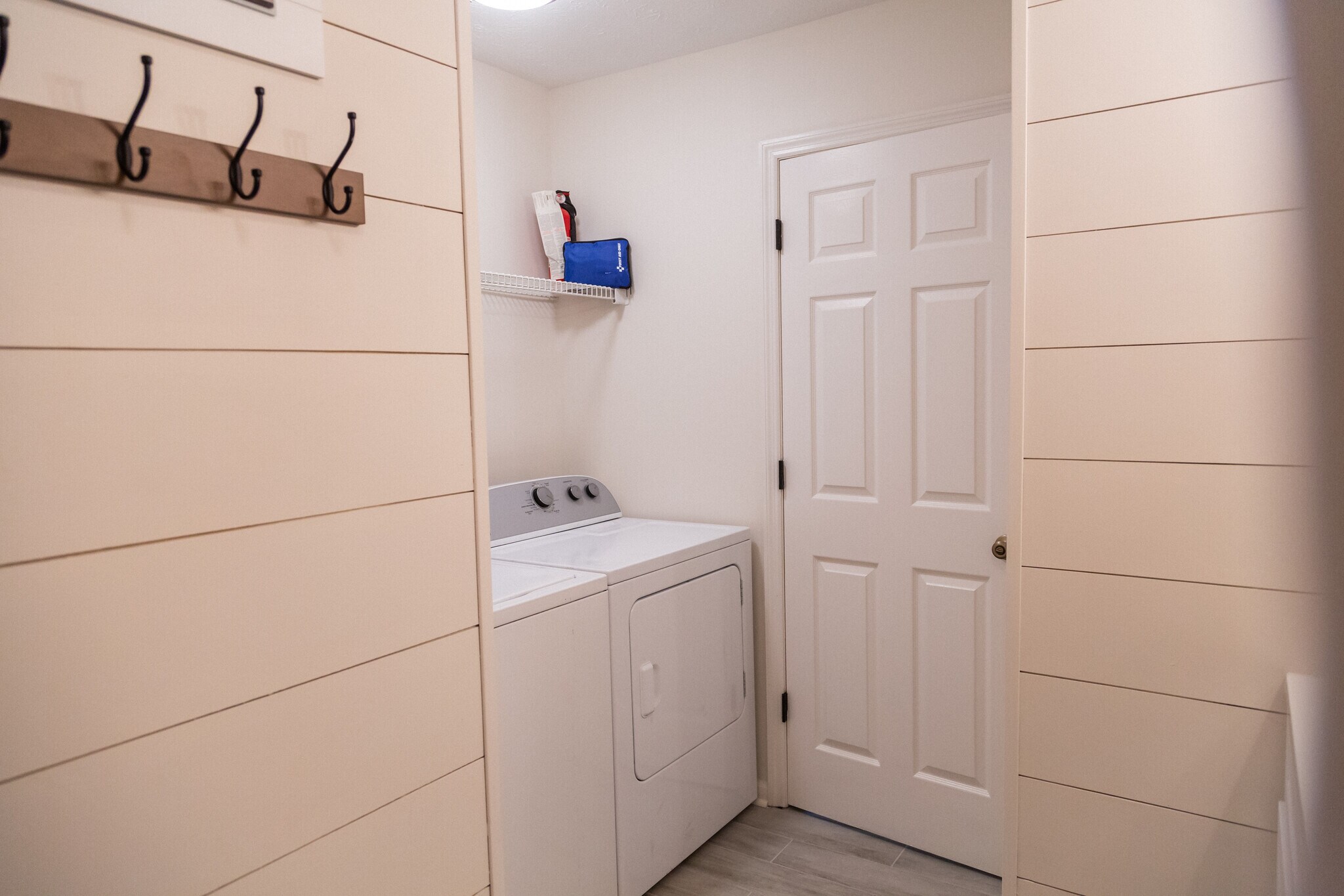 Laundry in Bathroom - 115 E Glenwood Ave