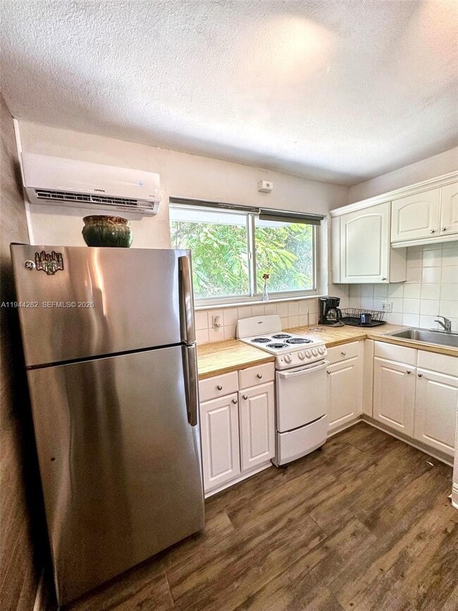 Building Photo - 3071 SW 27th Ave