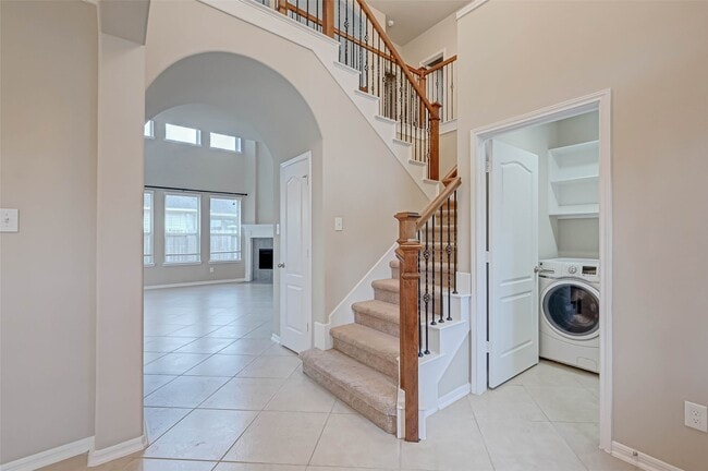 Building Photo - 2111 Post Oak Ct