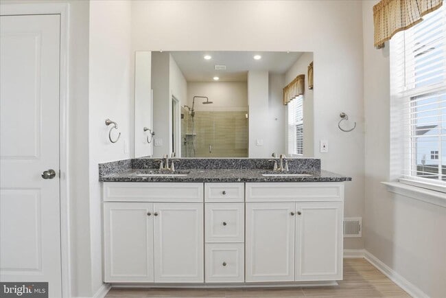 Building Photo - 889 Barksdale Dr