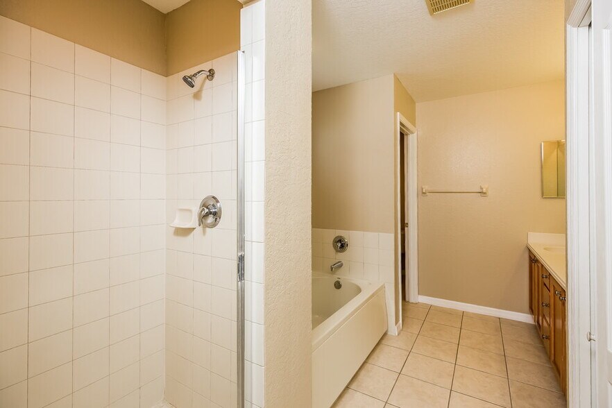 Building Photo - 7032 Chatum Light Run