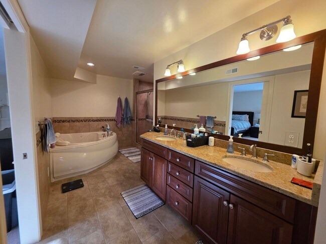 Building Photo - Ghent Square