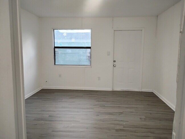 Building Photo - 710 N 20th St