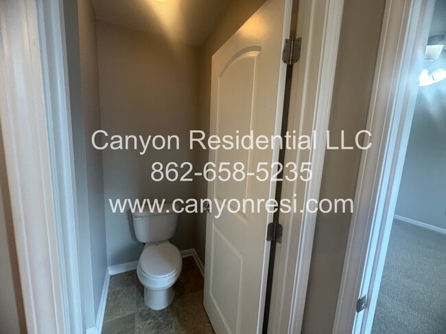 Building Photo - 2521 Spinnaker Dr