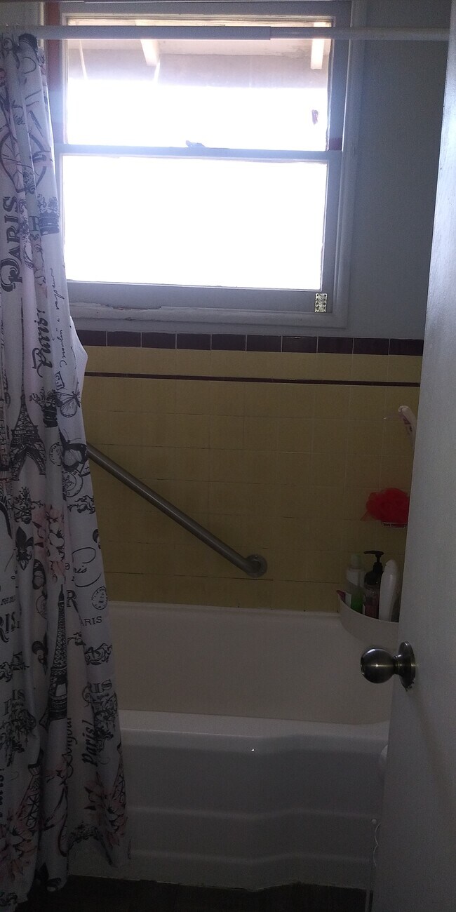 Building Photo - 4376 W 137th St