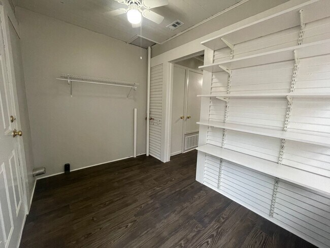 Building Photo - 501 Rockdale St