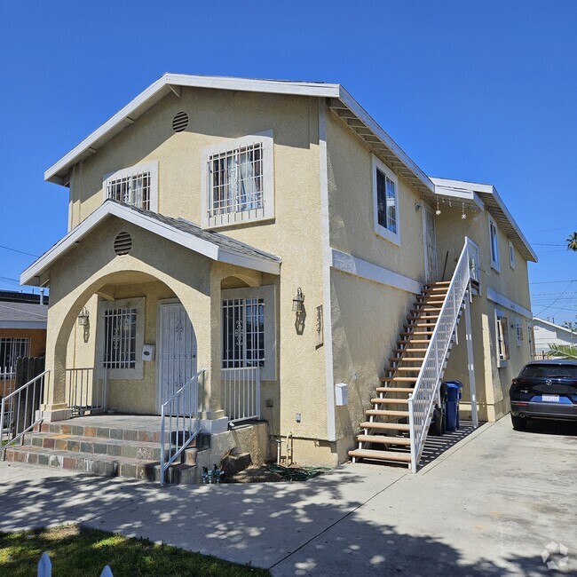 Building Photo - 1539 W 58th St